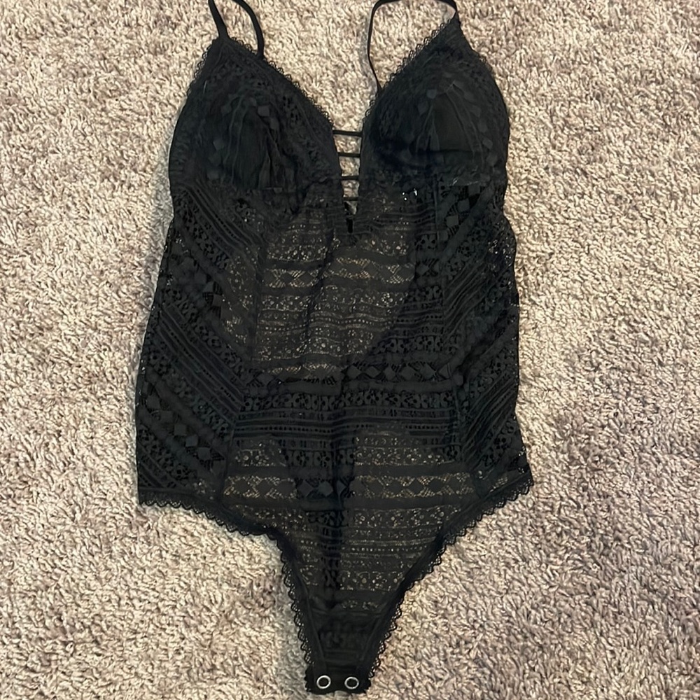 🖤Sexy Hollister Gilly Hicks lace body suit🖤